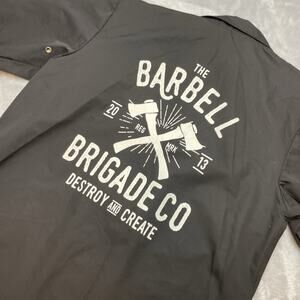 The Barbell Brigade Mens Jacket M Black Nylon Snap Up Pockets Back Graphic‎ Gym